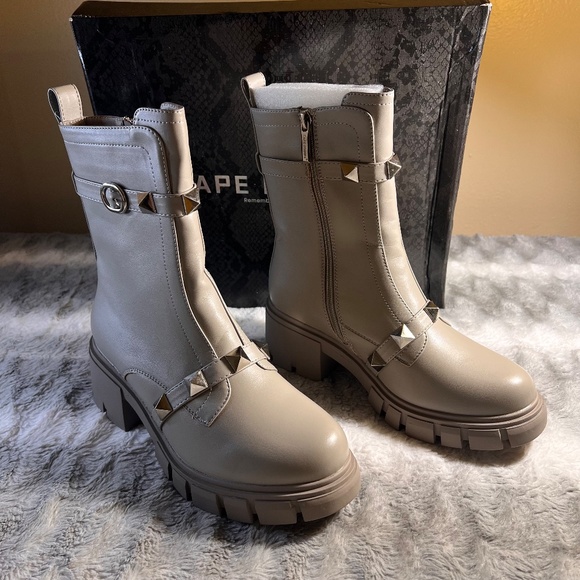 Women's Boots Cape Robbin Yuri Grey Booties buckles straps w/studs Sz 8 - Picture 5 of 11